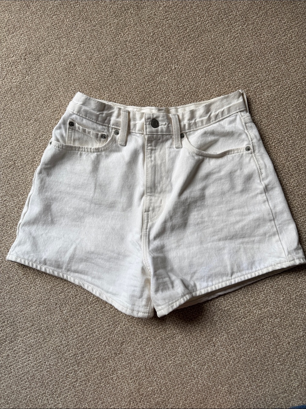 Levi’s | High Loose White Denim Short